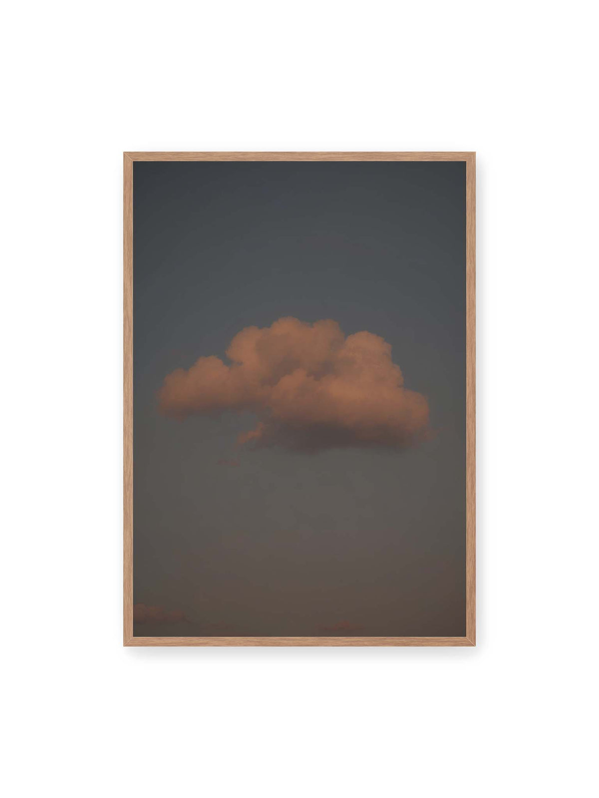 70x100 cm, Eichenrahmen – Einzelne beleuchtete Wolke vor einer weitläufigen, gedämpften Himmelsfläche.