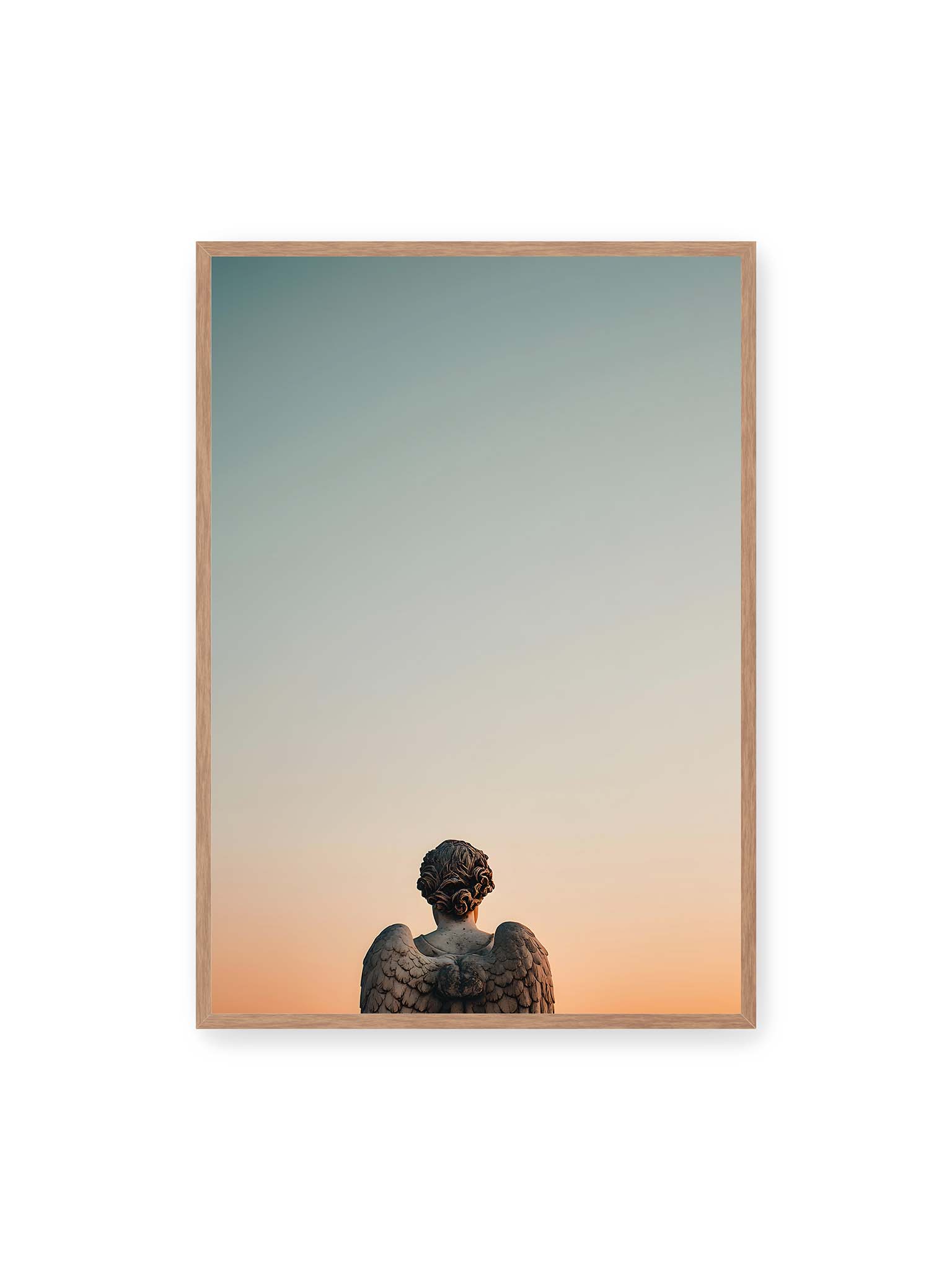 70x100 cm, Eichenrahmen – Rückansicht einer steinernen Engelsstatue vor pastellfarbenem Abendhimmel
