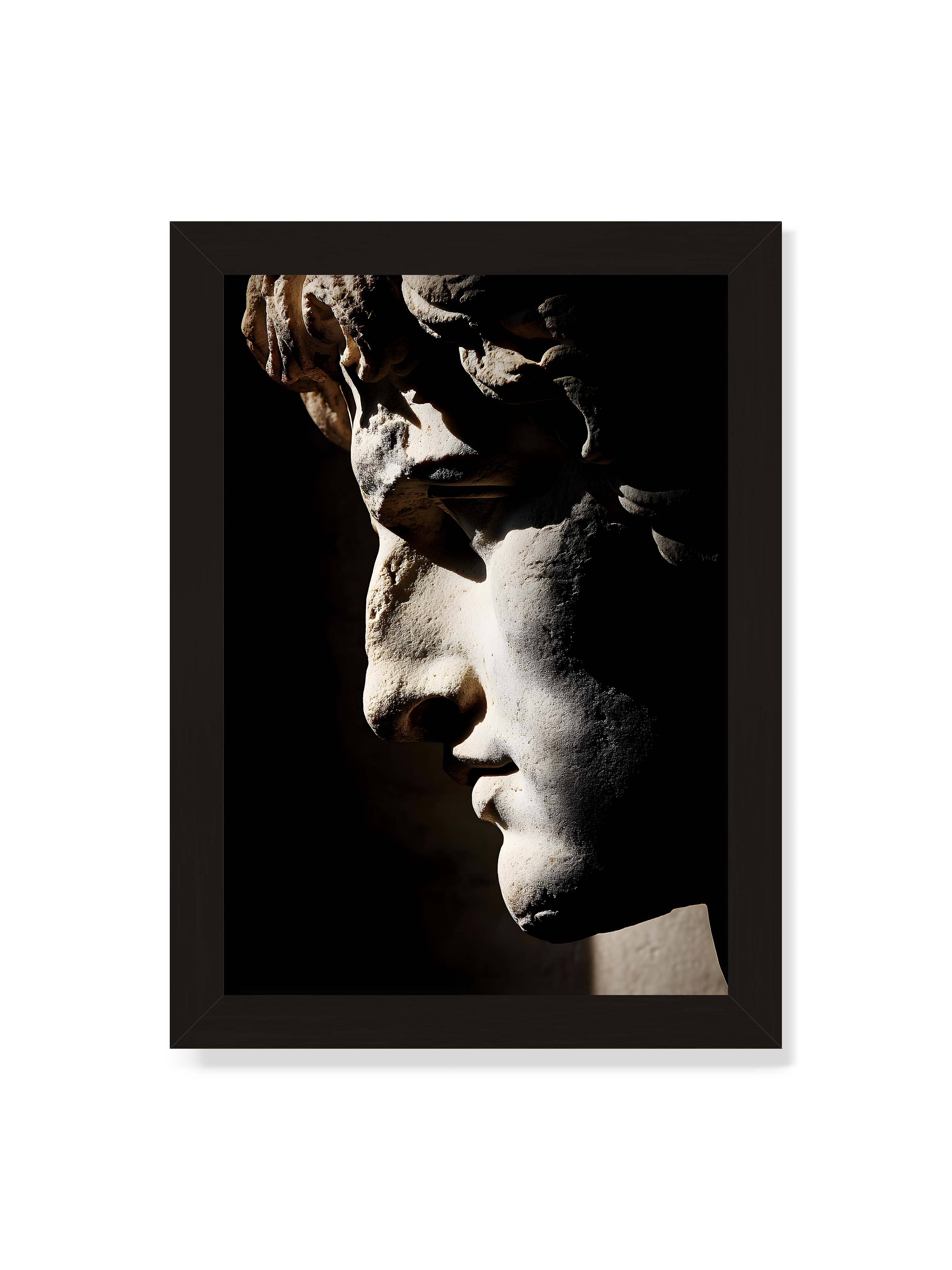 21x30 cm ohne Galerie-Rand mit schwarzem Rahmen – Profil einer klassischen Marmorskulptur, halb im Schatten, mit starkem gerichteten Licht auf der Steinoberfläche.