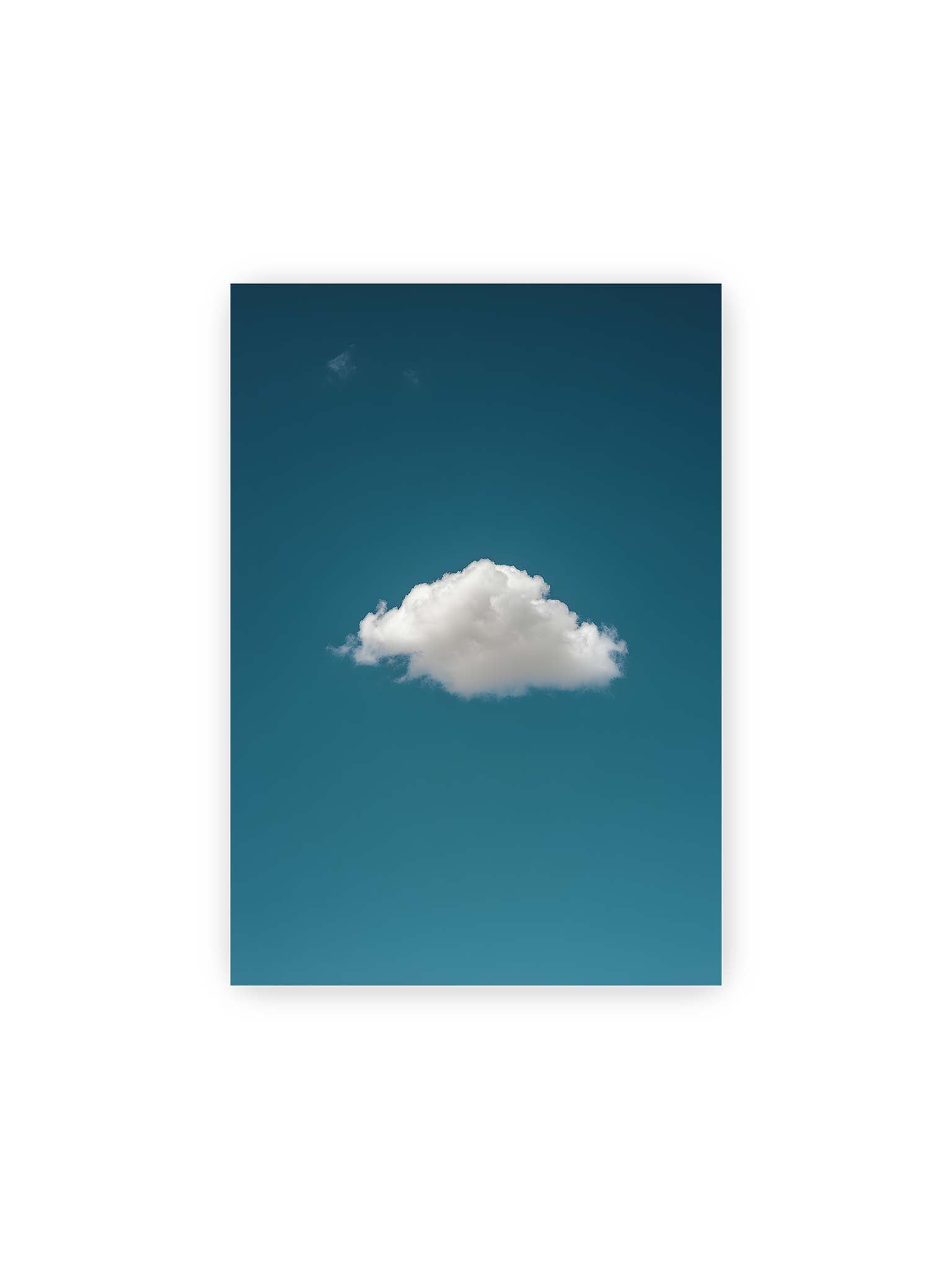 21x30 cm – Einzelne weiße Wolke in weiter blauer Himmelsfläche.