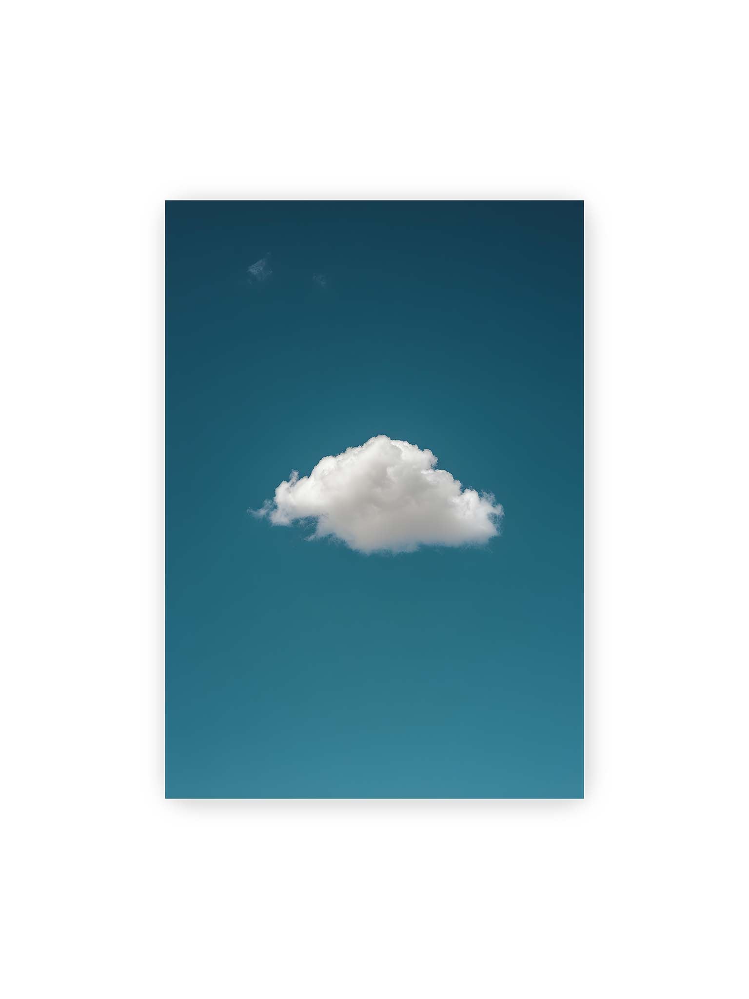70x100 cm – Einzelne weiße Wolke in weiter blauer Himmelsfläche.