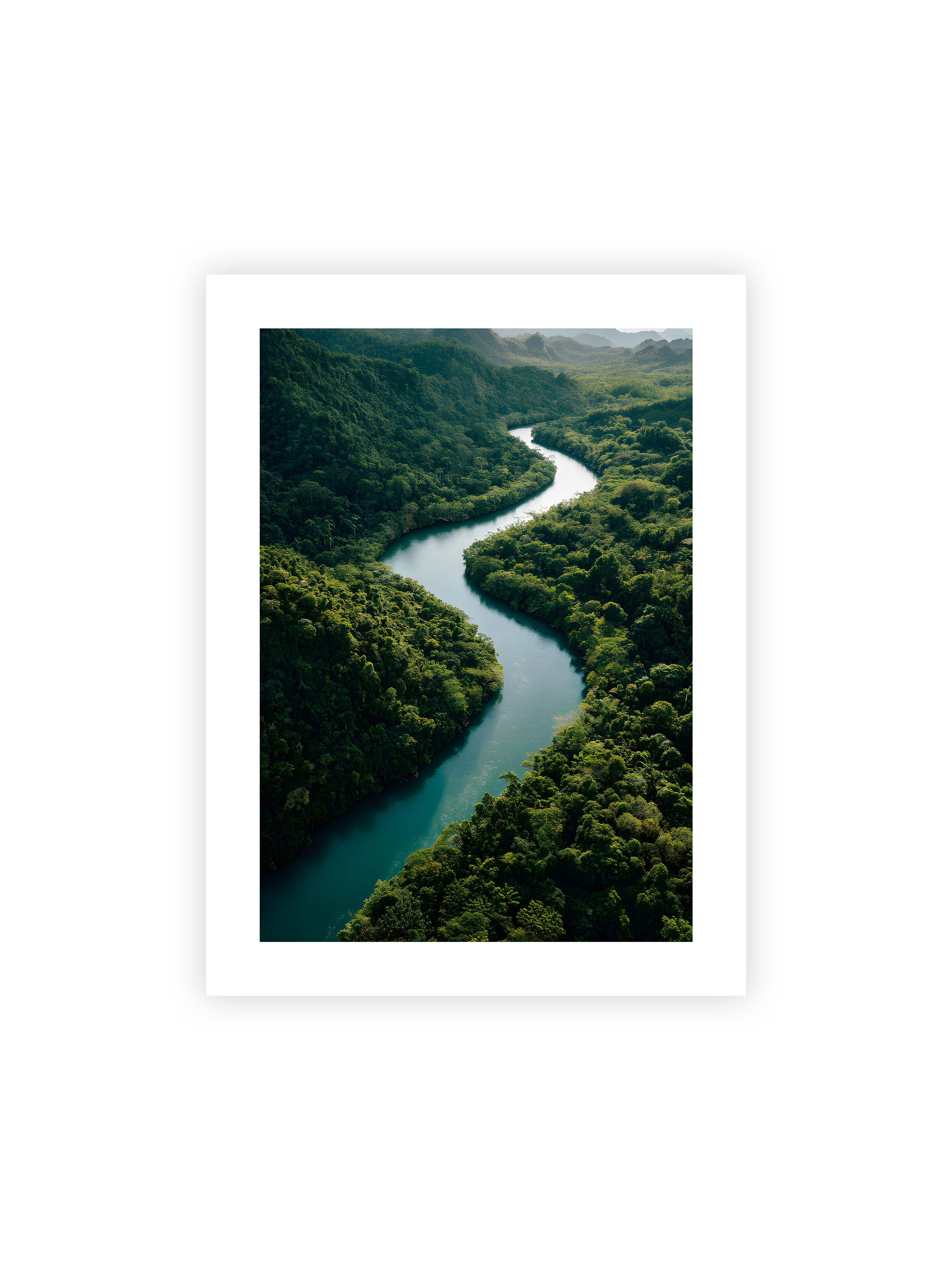 30x40 cm mit weißem Galerie-Rand ohne Rahmen – Ein Fluss, umgeben von üppigem, grünem Dschungel, reflektiert das sanfte Licht des Tages.