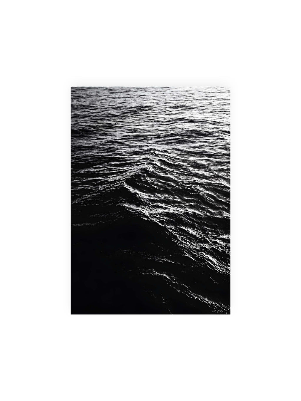 21x30 cm ohne Galerie-Rand ohne Rahmen – Abstrakte Darstellung der dunklen Ozeanwellen in Schwarzweiß.
