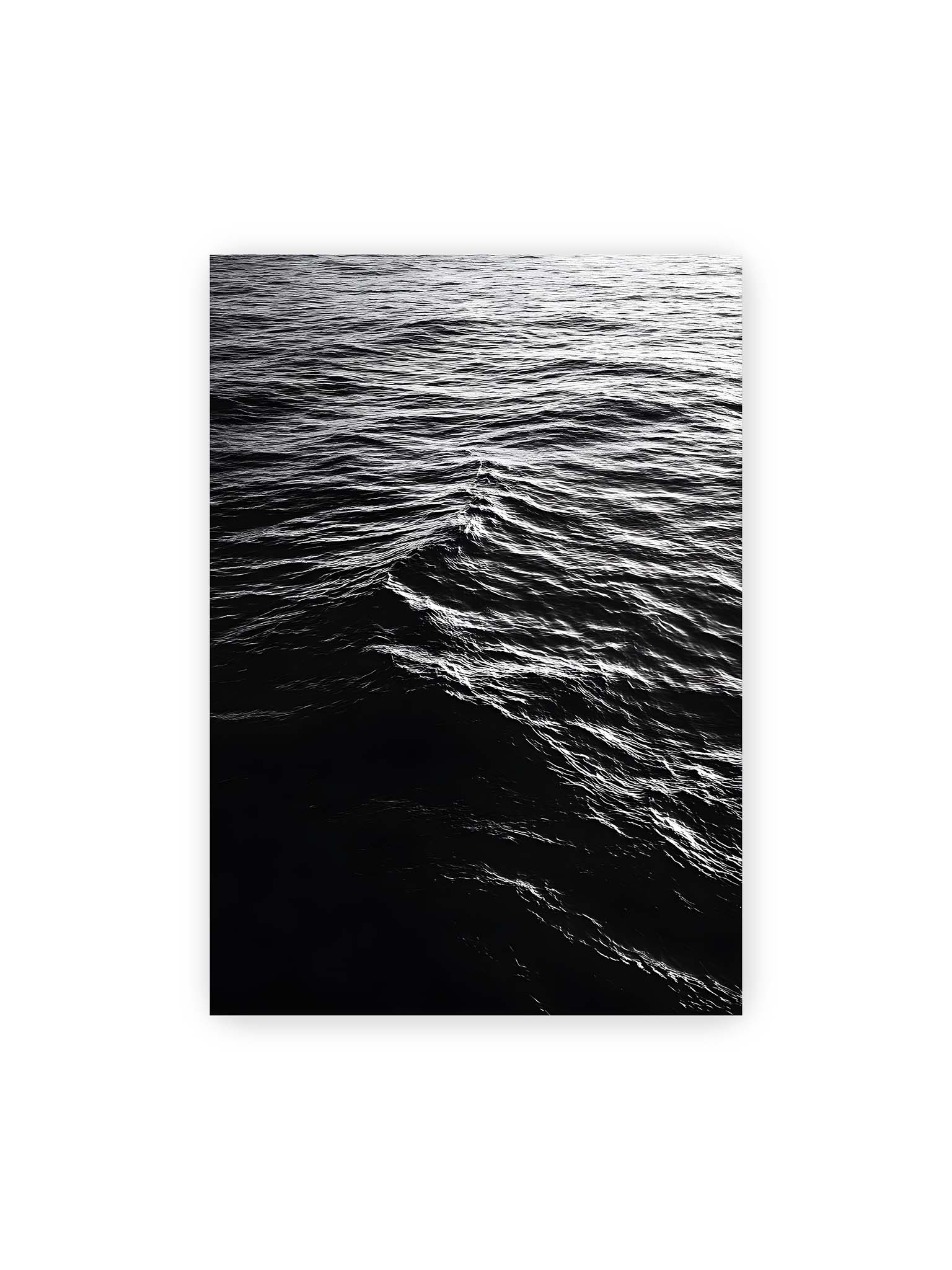 70x100 cm – Abstrakte Darstellung der dunklen Ozeanwellen in Schwarzweiß.