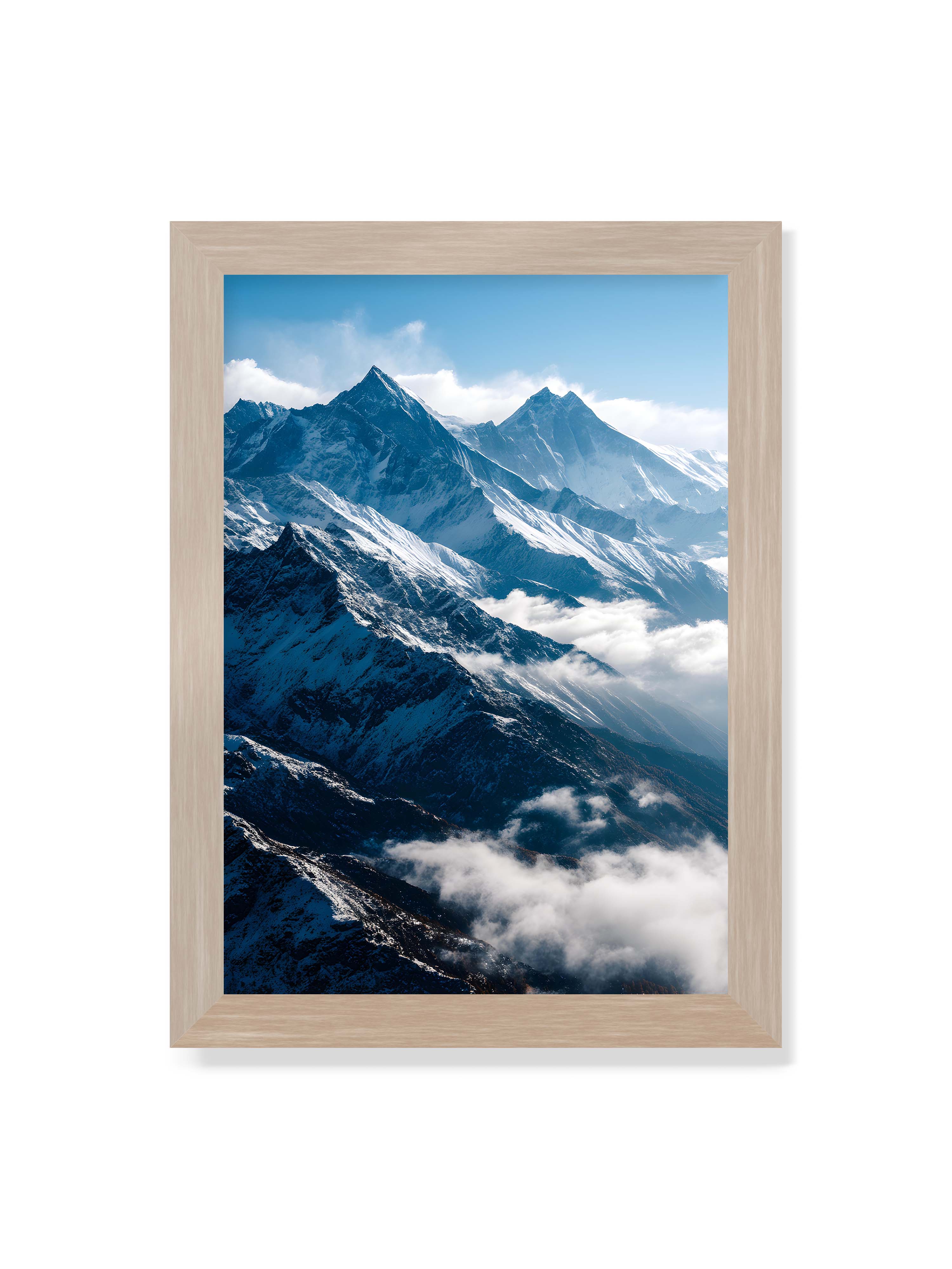 21x30 cm ohne Galerie-Rand im Eichenrahmen – Schneebedeckte Berggipfel, die aus den Wolken in einem klaren, blauen Himmel ragen.