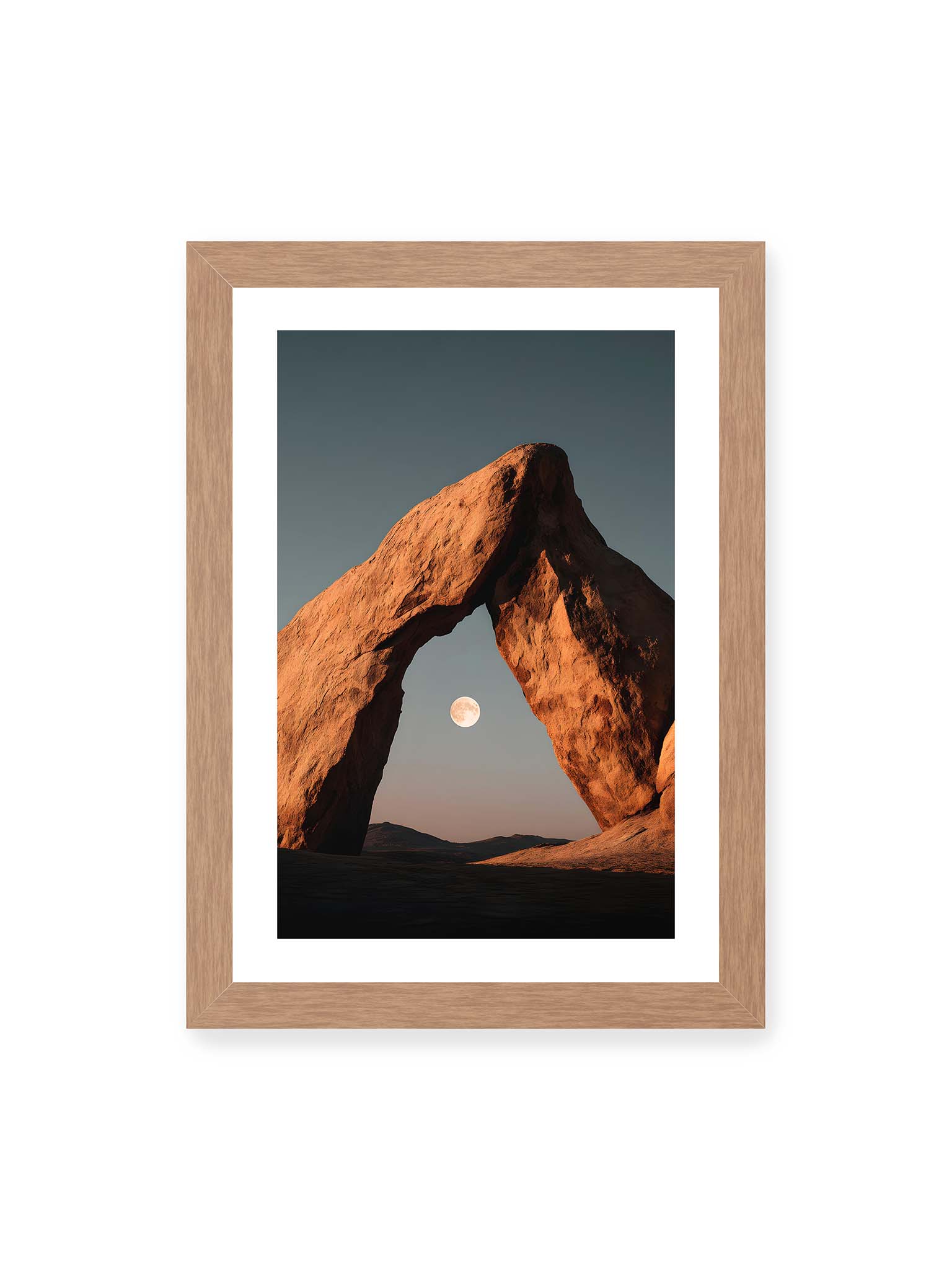 21x30 cm, weißer Galerie-Rand, Eichenrahmen – Natürlicher Felsenbogen mit eingerahmtem Vollmond bei Dämmerung vor tiefblauem Himmel.