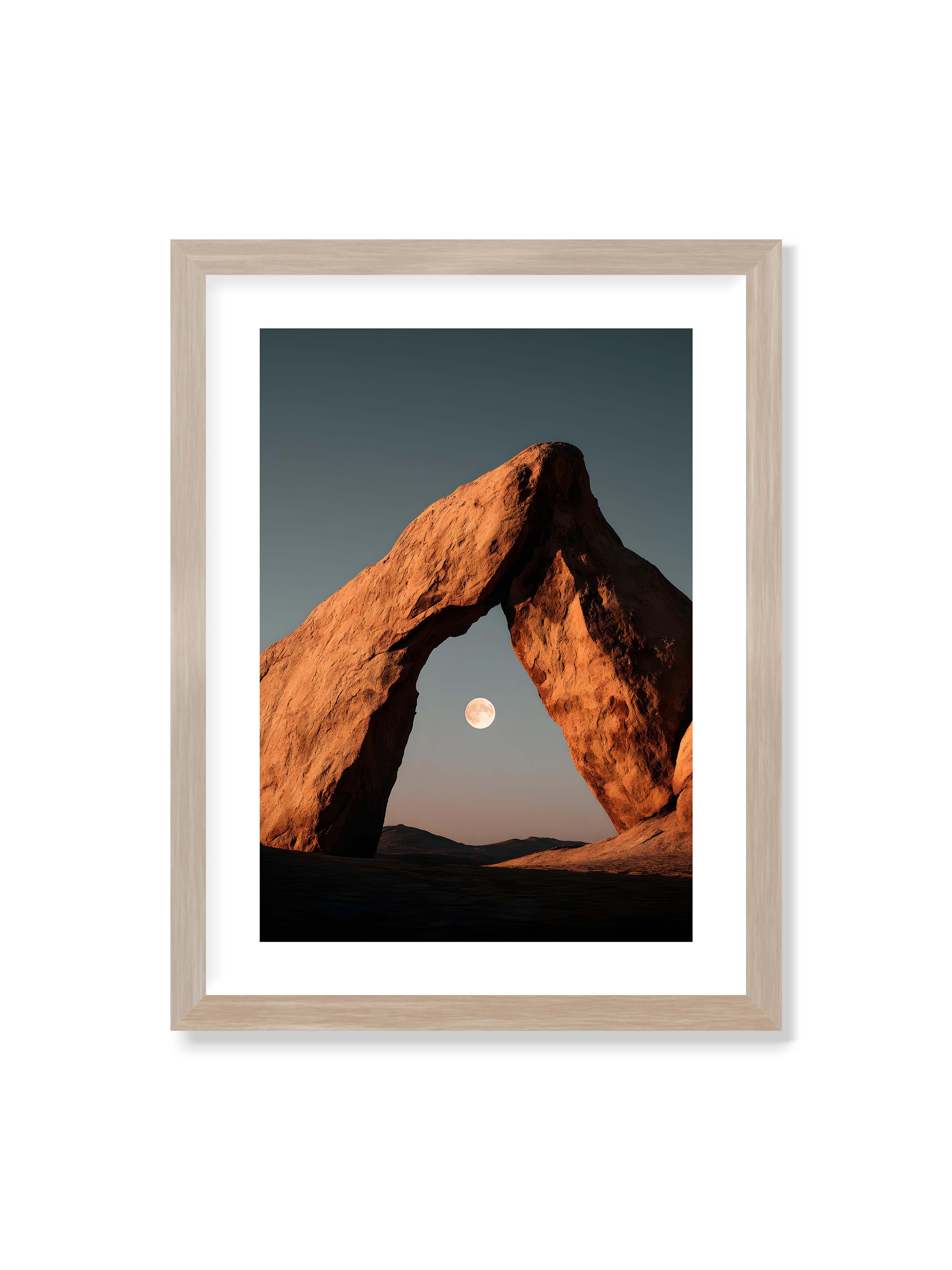 30x40 cm mit weißem Galerie-Rand im Eichenrahmen – Felsenbogen mit dem Mond im Hintergrund, aufgenommen bei Dämmerung.