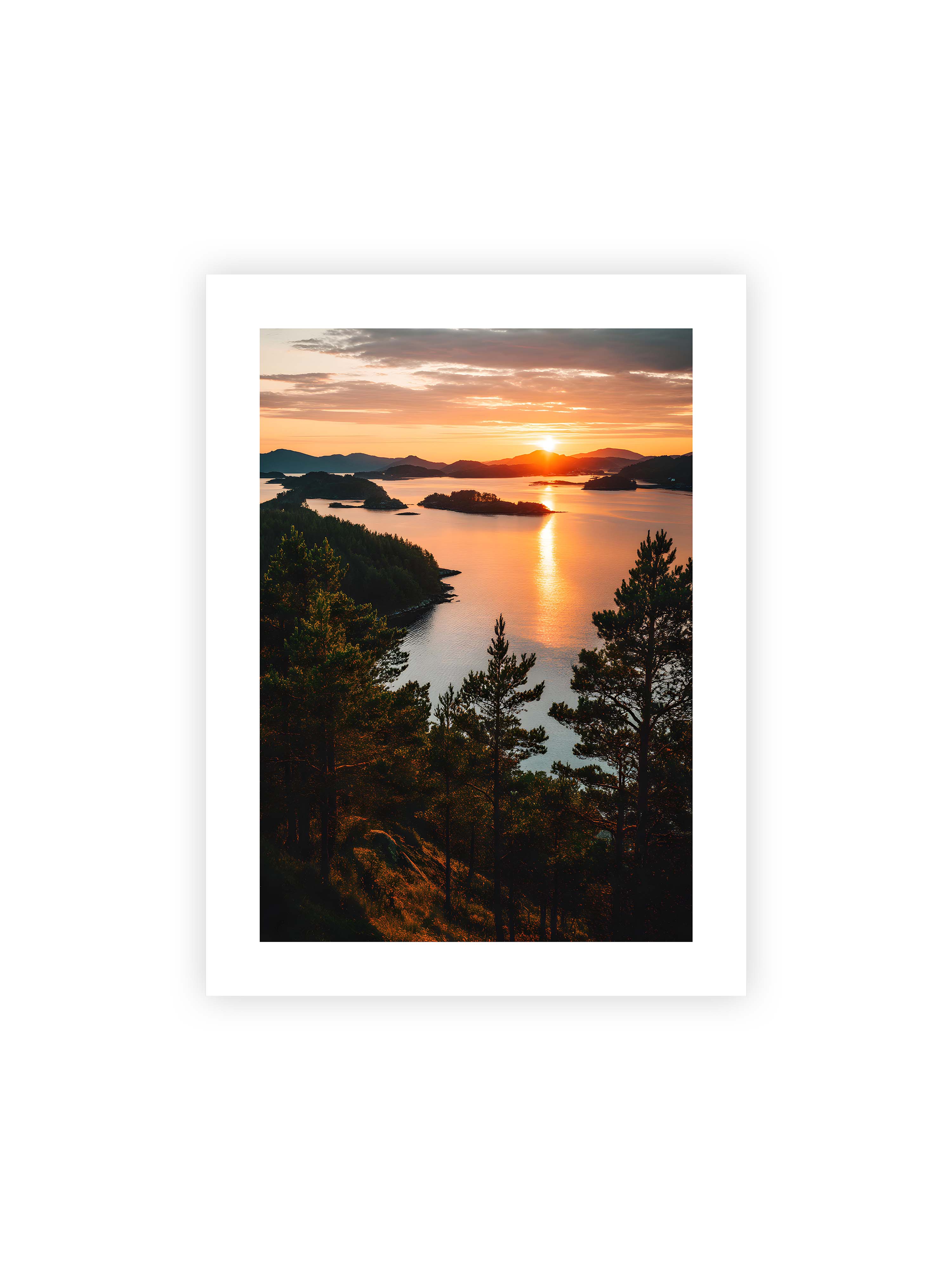 30x40 cm mit weißem Galerie-Rand ohne Rahmen – Sonnenuntergang über Inseln mit goldenen Reflexionen im Wasser, Bäume im Vordergrund.