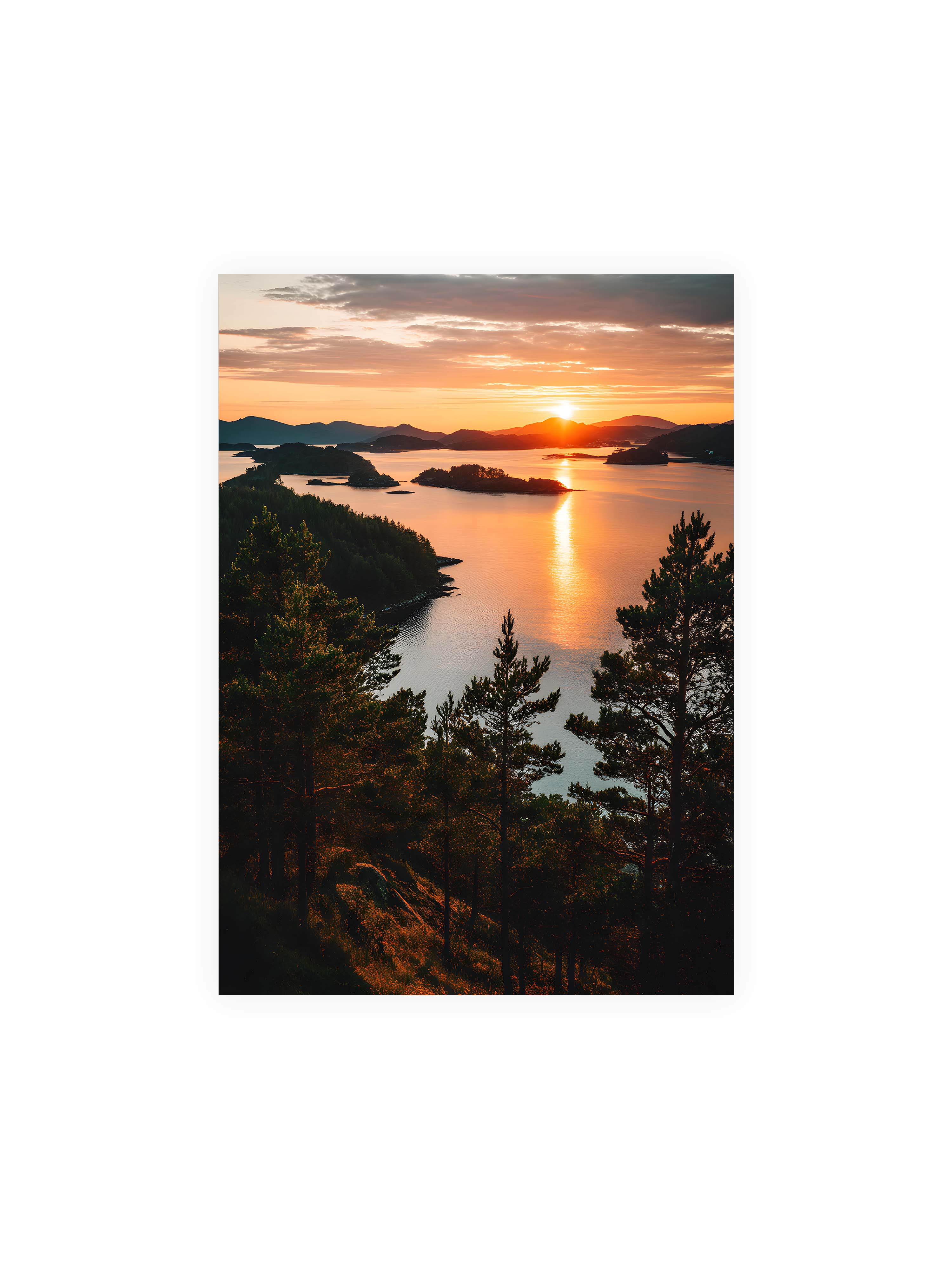 50x70 cm ohne Galerie-Rand ohne Rahmen – Sonnenuntergang über Inseln mit goldenen Reflexionen im Wasser, Bäume im Vordergrund.