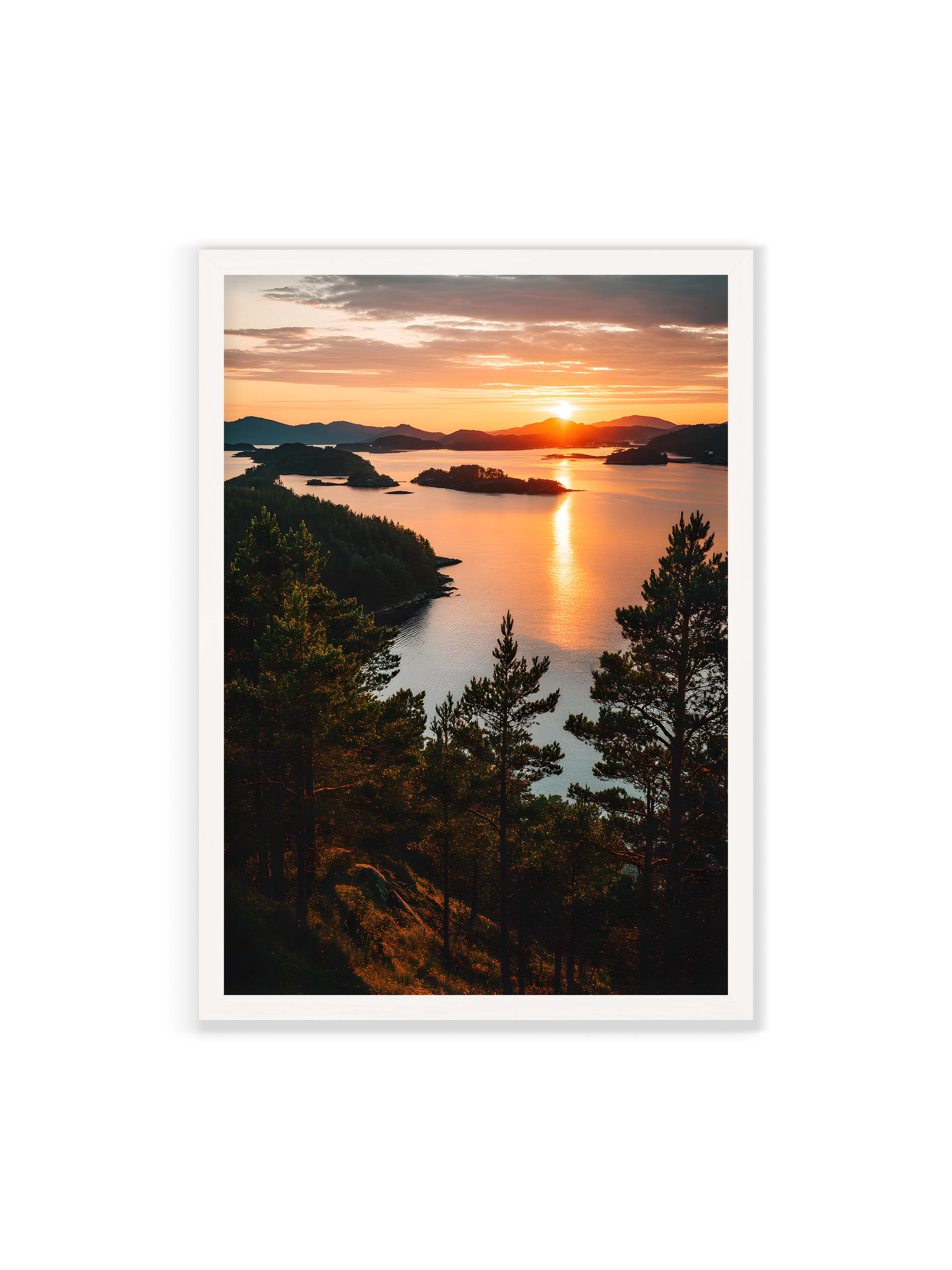 70x100 cm ohne Galerie-Rand mit weißem Rahmen – Sonnenuntergang über Inseln mit goldenen Reflexionen im Wasser, Bäume im Vordergrund.