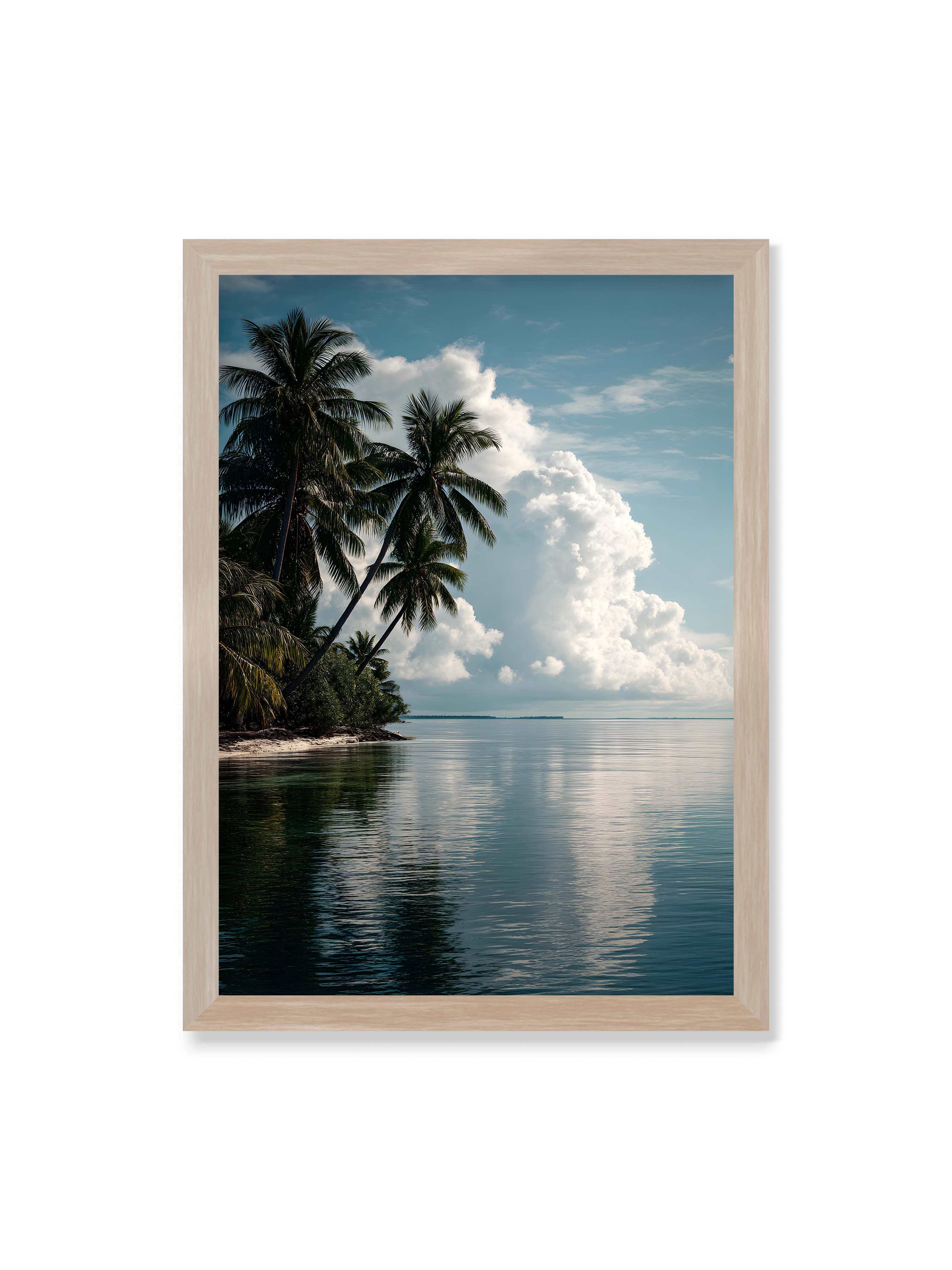 50x70 cm ohne Galerie-Rand im Eichenrahmen – Tropische Küste mit Palmen und Spiegelung des Himmels im ruhigen Wasser.