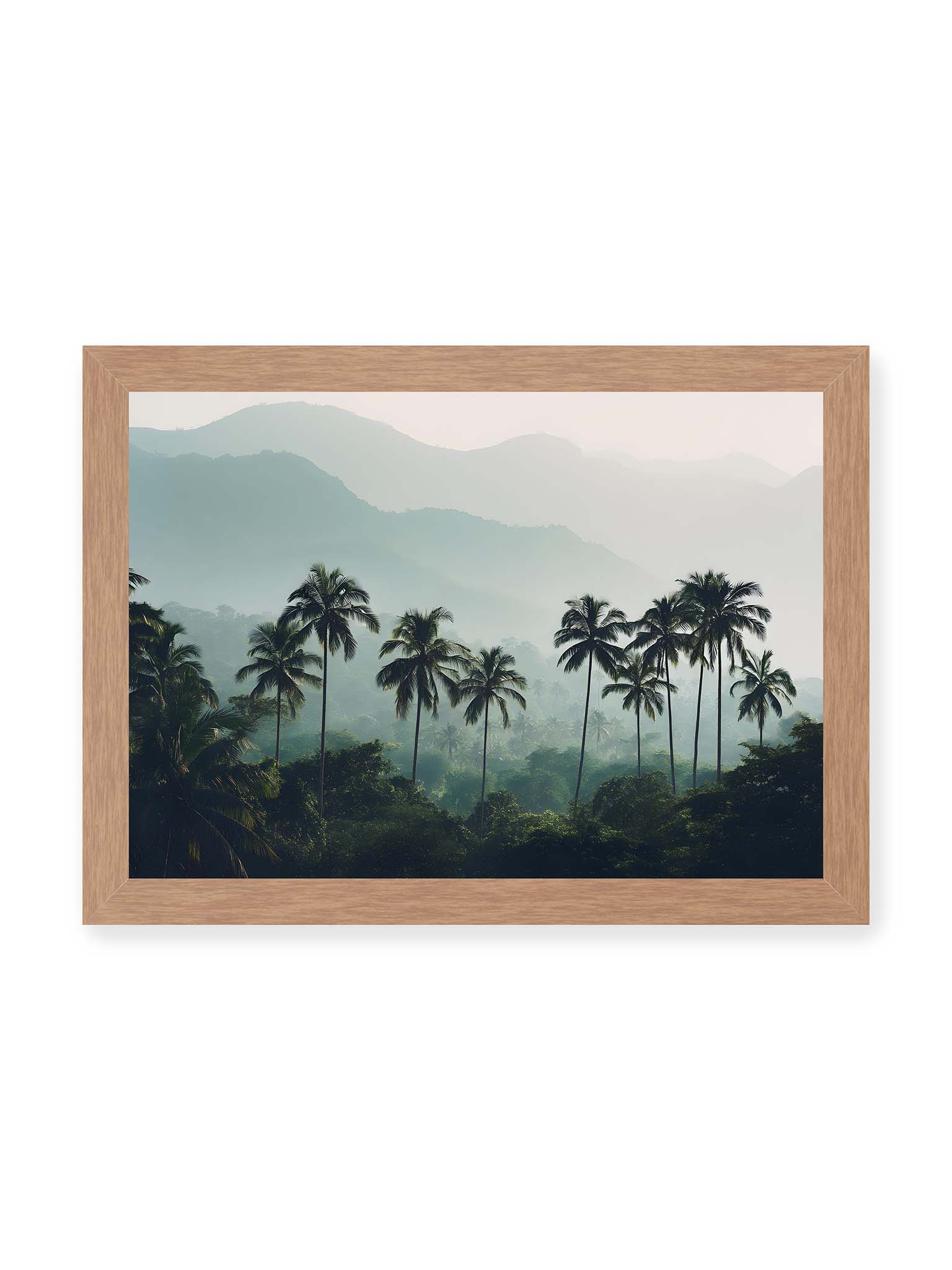 21x30 cm, Eichenrahmen – Palmen stehen dicht in nebligem Dschungel mit weichen Schichten und bergigem Hintergrund.