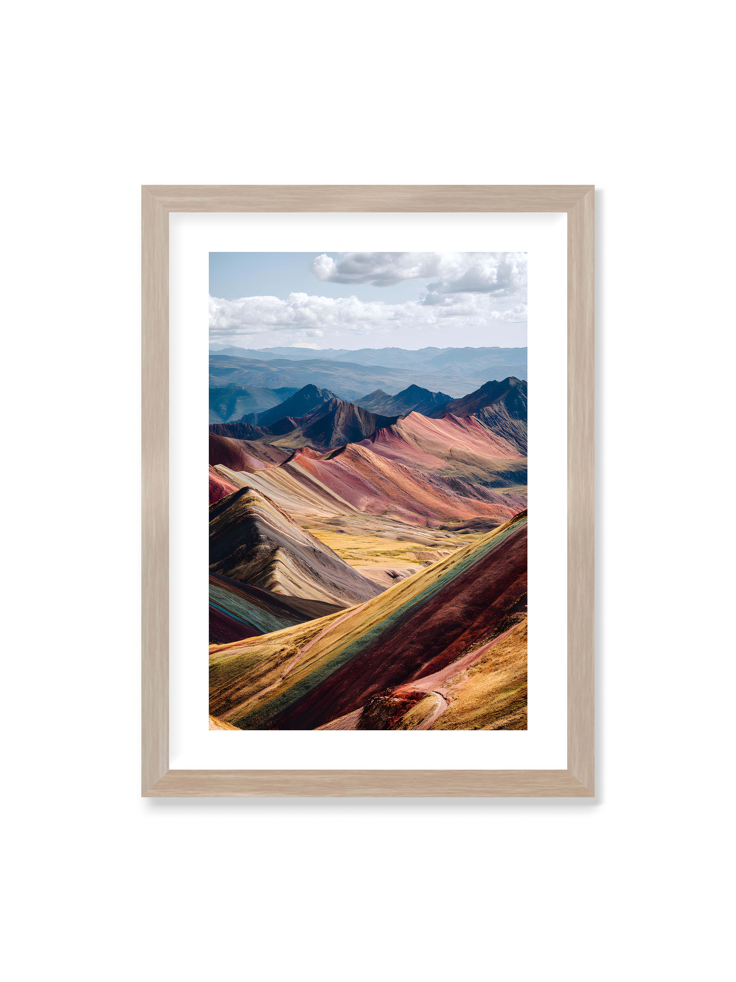 50x70 cm mit weißem Galerie-Rand im Eichenrahmen – Berge in leuchtenden Farben und Schichten, die das Licht reflektieren und eine majestätische Szenerie schaffen.