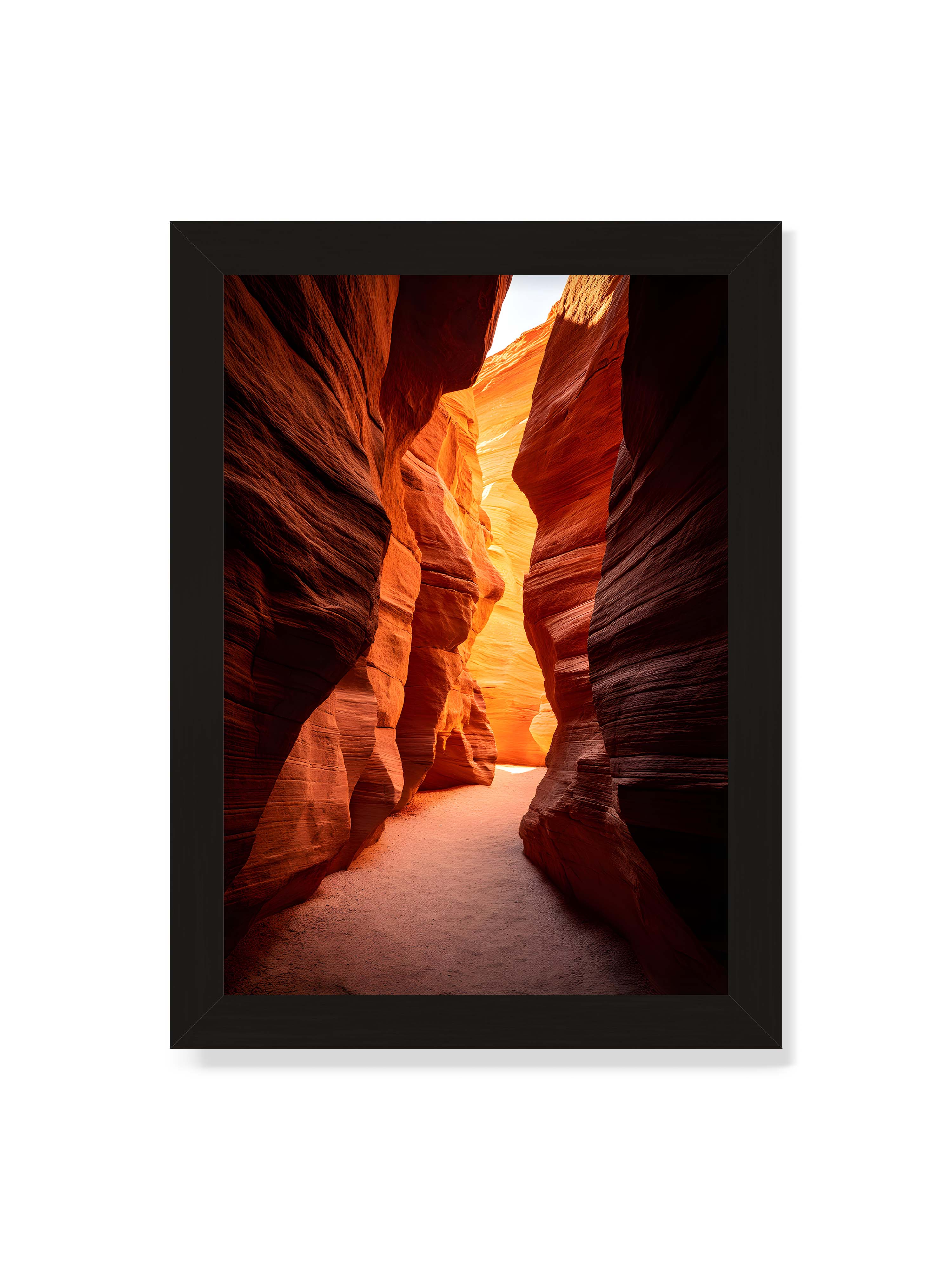 21x30 cm ohne Galerie-Rand mit schwarzem Rahmen – Goldenes Licht, das durch einen Canyon strömt und die roten Felsen in sanften Tönen erleuchtet.