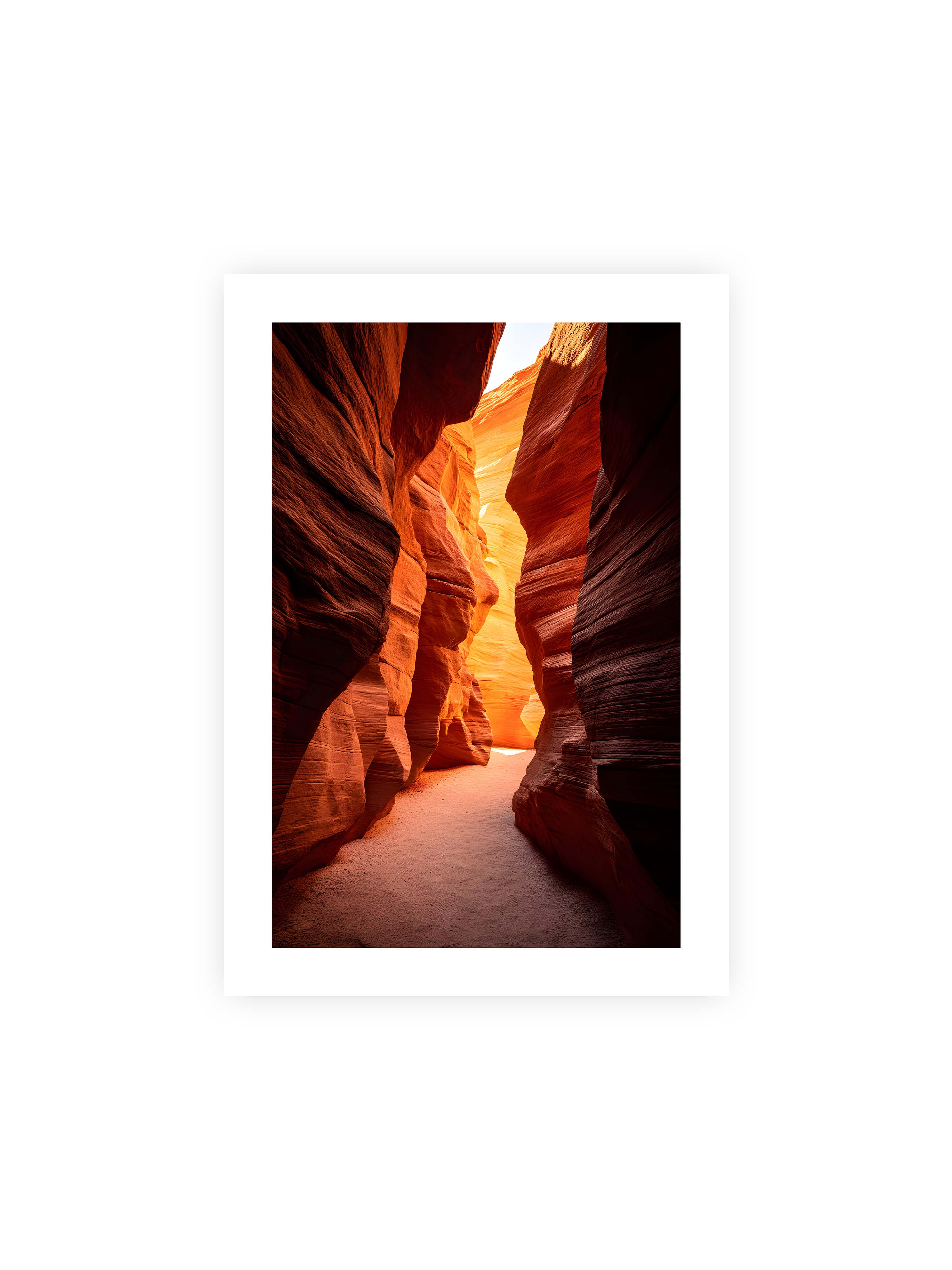21x30 cm mit weißem Galerie-Rand ohne Rahmen – Goldenes Licht, das durch einen Canyon strömt und die roten Felsen in sanften Tönen erleuchtet.