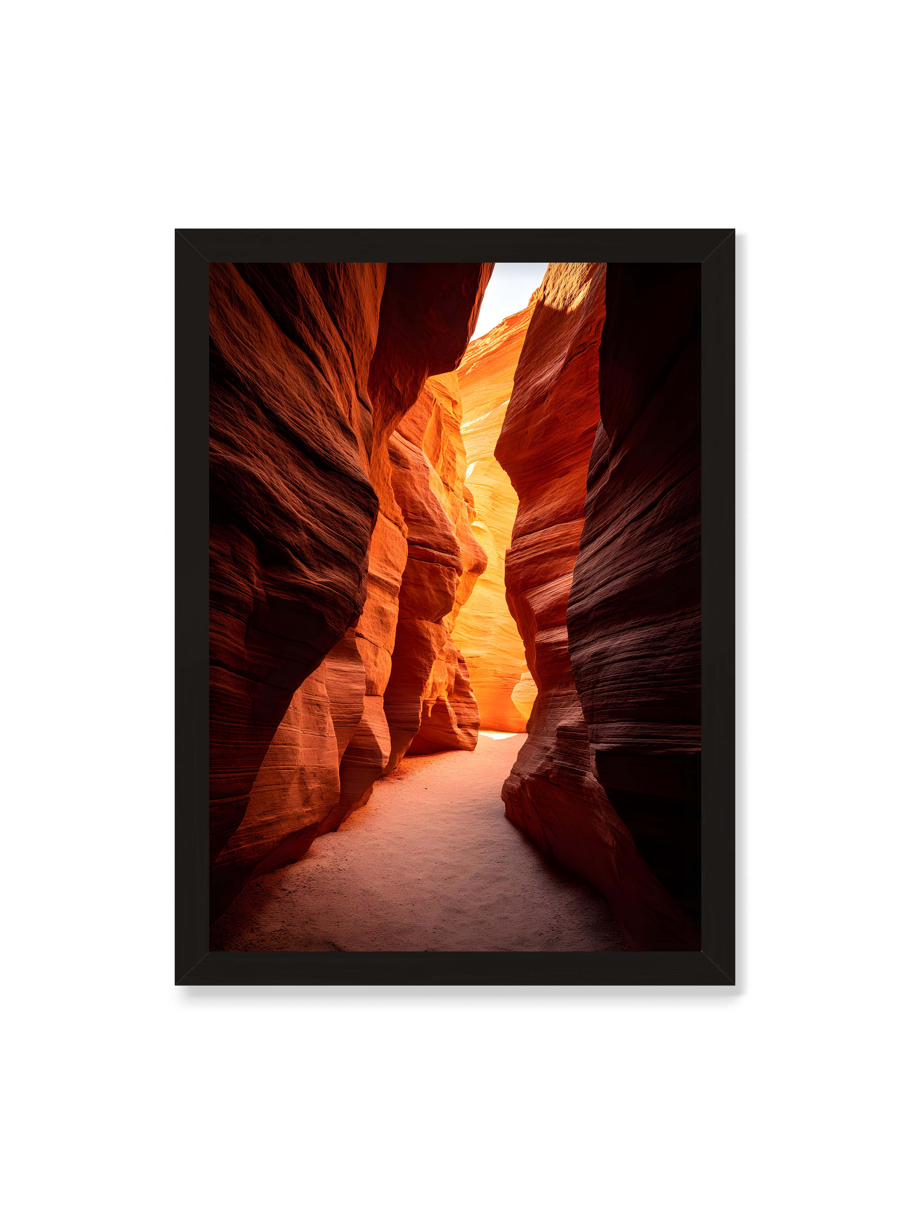 50x70 cm ohne Galerie-Rand mit schwarzem Rahmen – Goldenes Licht, das durch einen Canyon strömt und die roten Felsen in sanften Tönen erleuchtet.