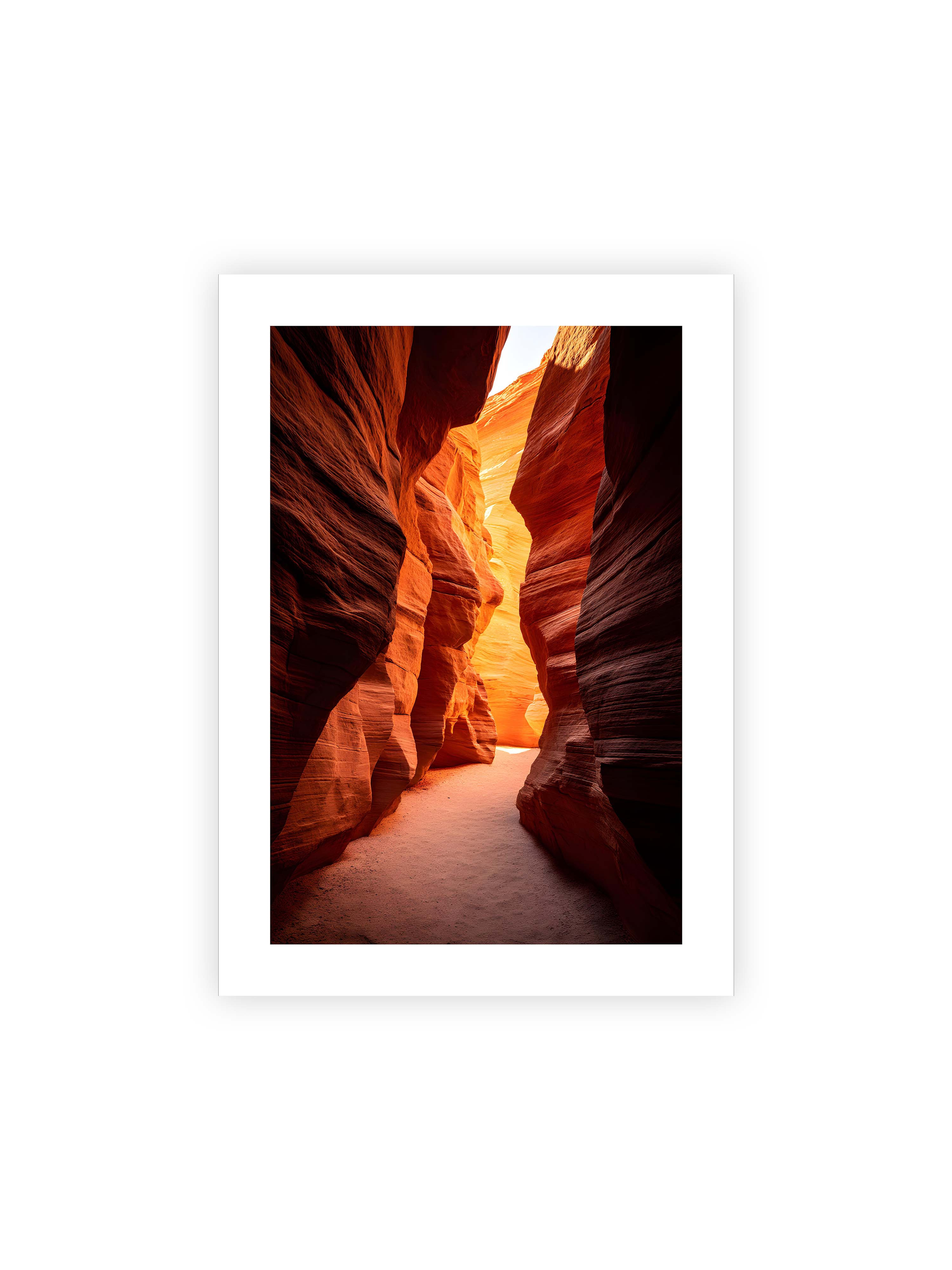 50x70 cm mit weißem Galerie-Rand ohne Rahmen – Goldenes Licht, das durch einen Canyon strömt und die roten Felsen in sanften Tönen erleuchtet.