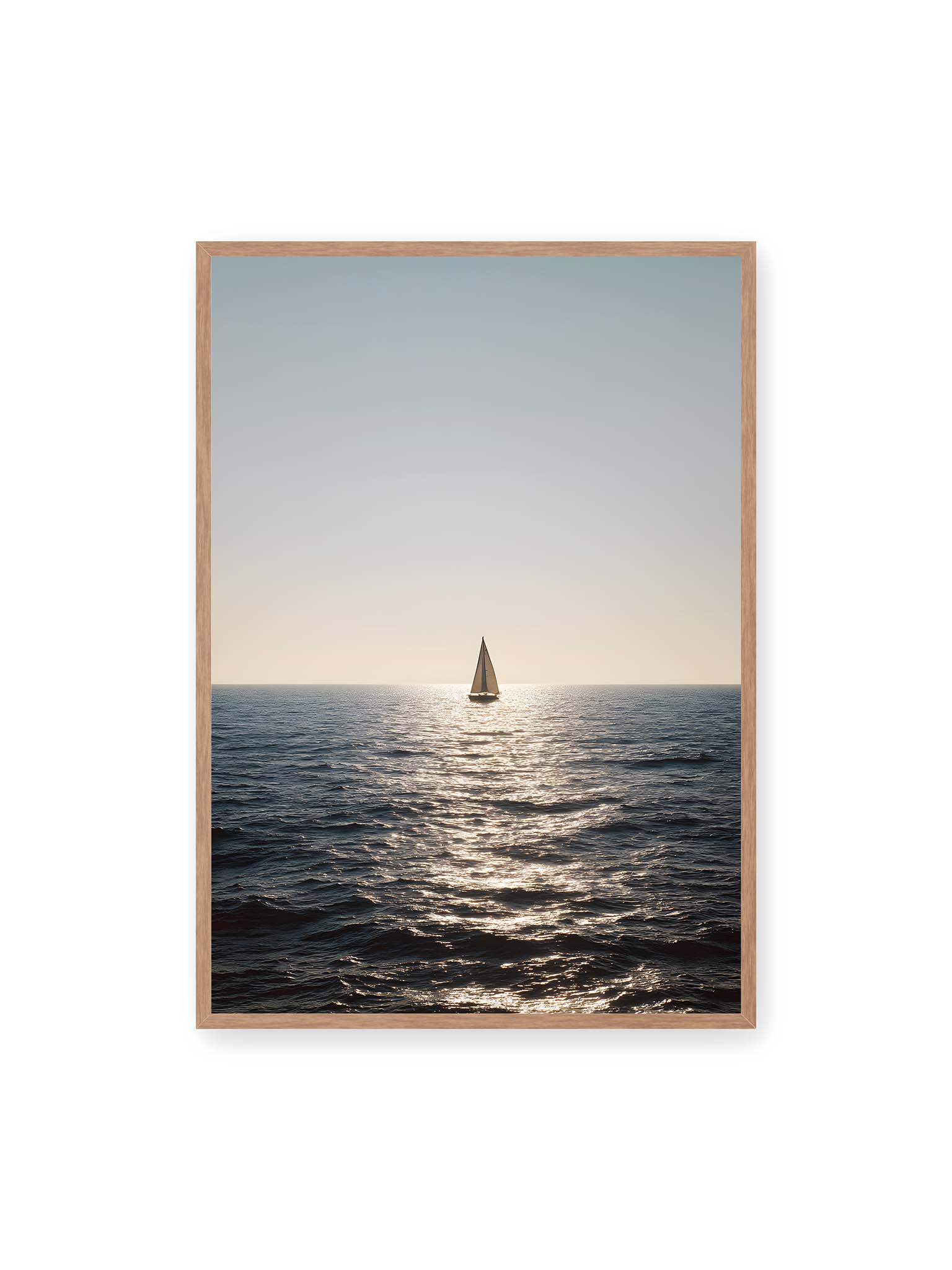 70x100 cm, Eichenrahmen – Segelboot fährt einem leuchtenden Horizont über ruhigem Meer mit reflektierendem Sonnen.