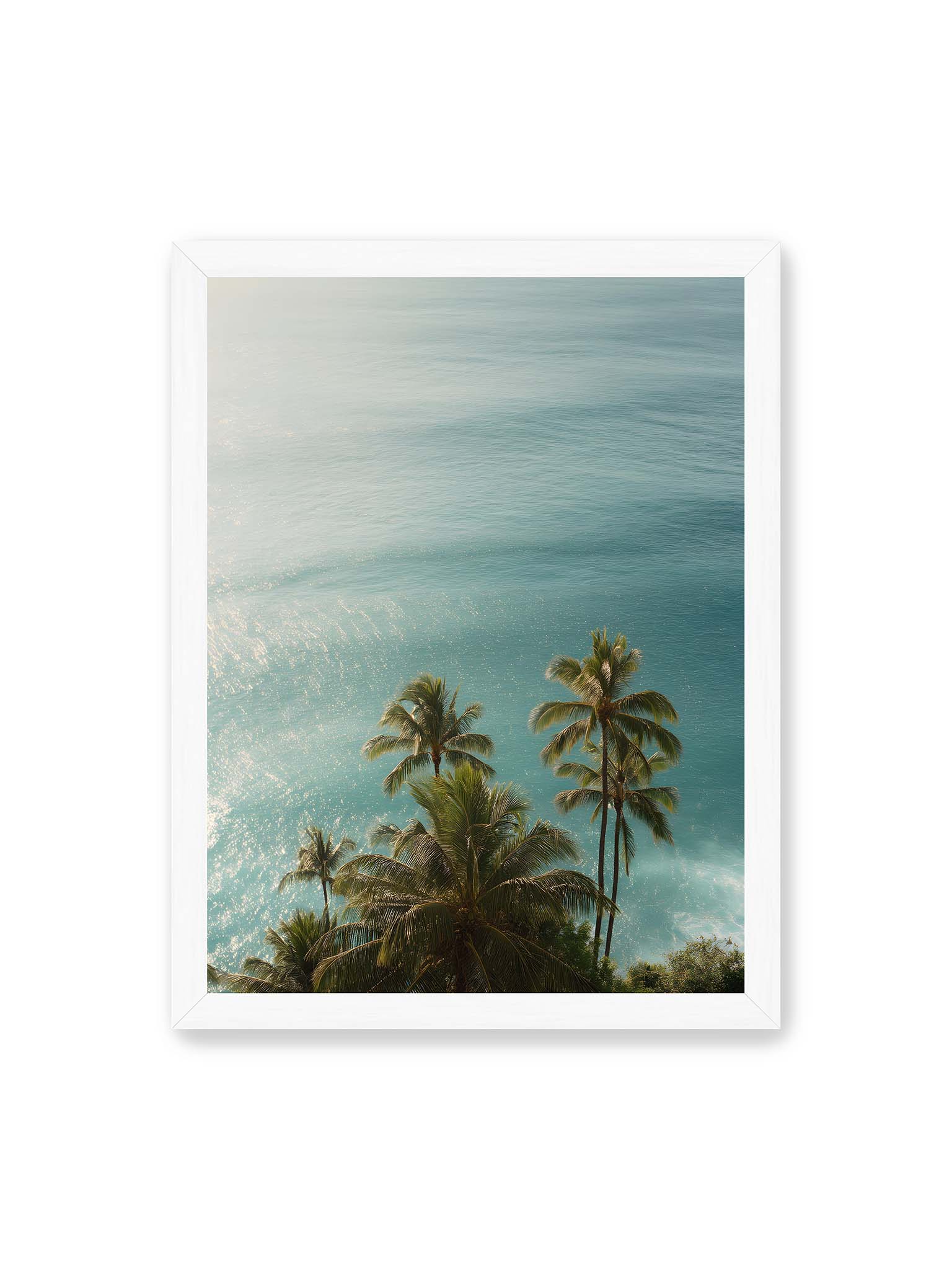 30x40 cm, weißer Rahmen – Palmen vor schimmerndem, türkisfarbenem Meer mit sanftem Licht und ruhiger Wasseroberfläche.