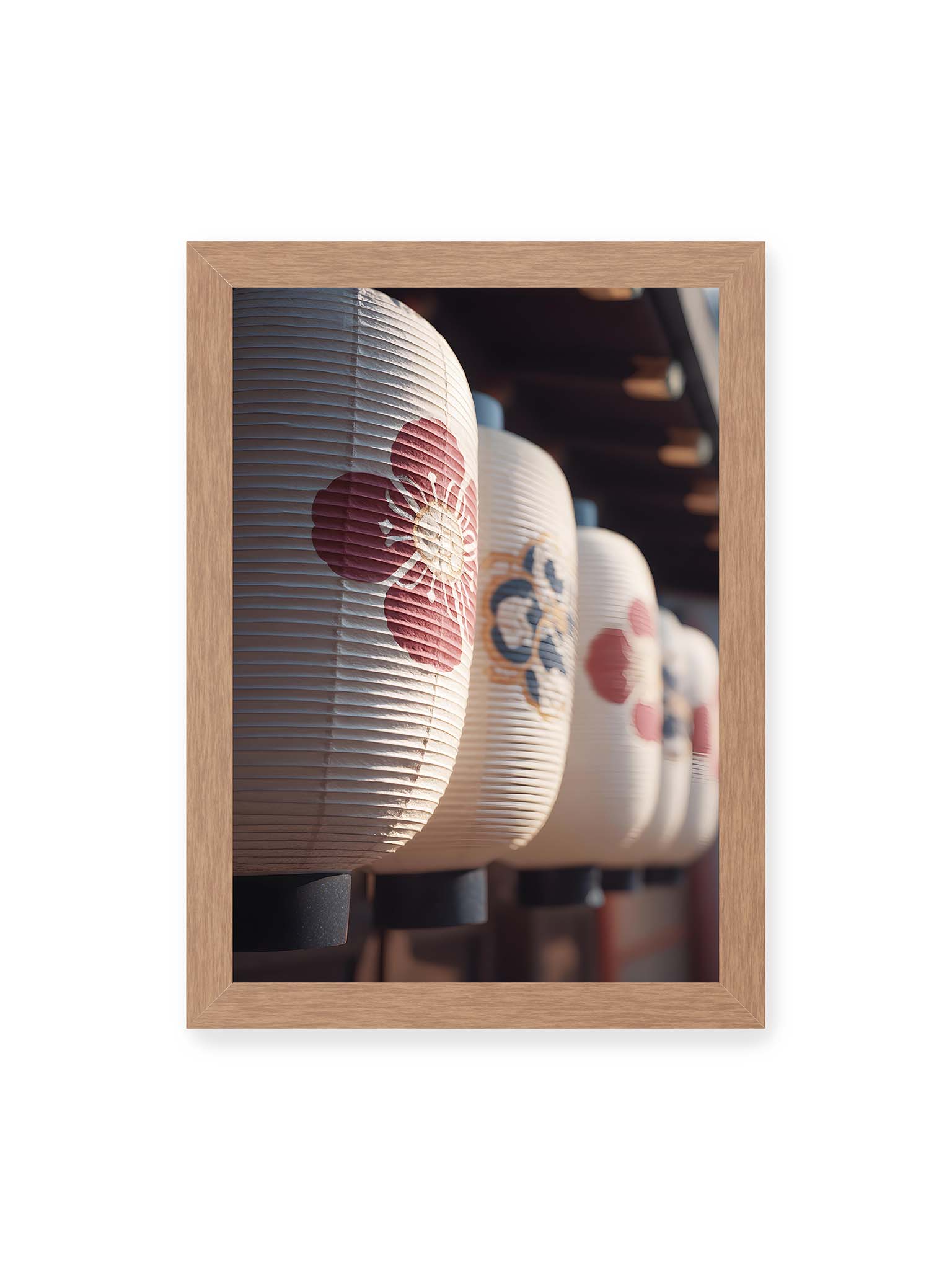 21x30 cm, Eichenrahmen – Reihe von japanischen Papierlaternen mit floralen Mustern im warmen Licht und klarer Tiefenstaffelung.