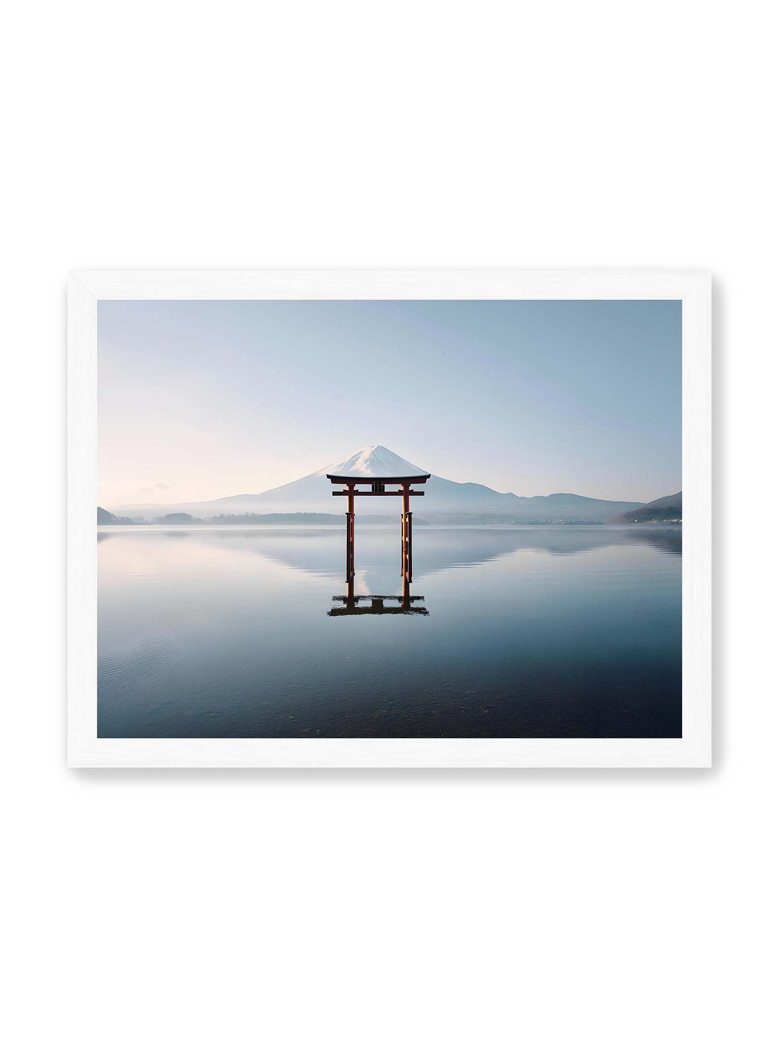 30x40 cm, weißer Rahmen – Torii-Tor steht im ruhigen Wasser mit Spiegelung vor dem Mount Fuji im Hintergrund unter klarem Himmel.