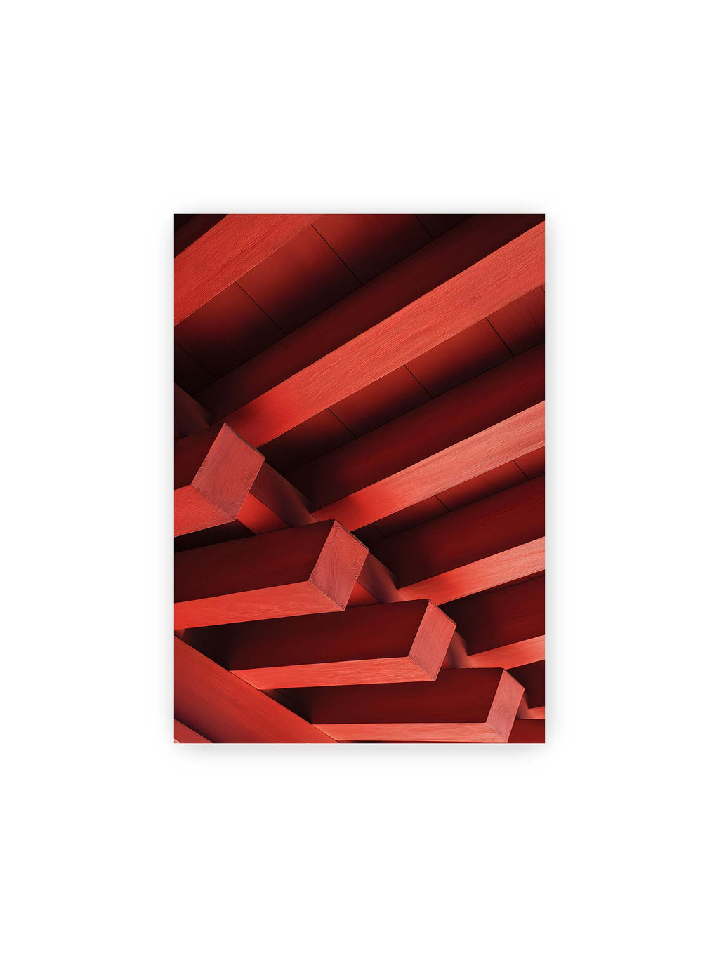 21x30 cm – Rote Balken eines japanischen Tempels in diagonaler Anordnung bilden geometrische Struktur mit klaren Linien und Schatten.