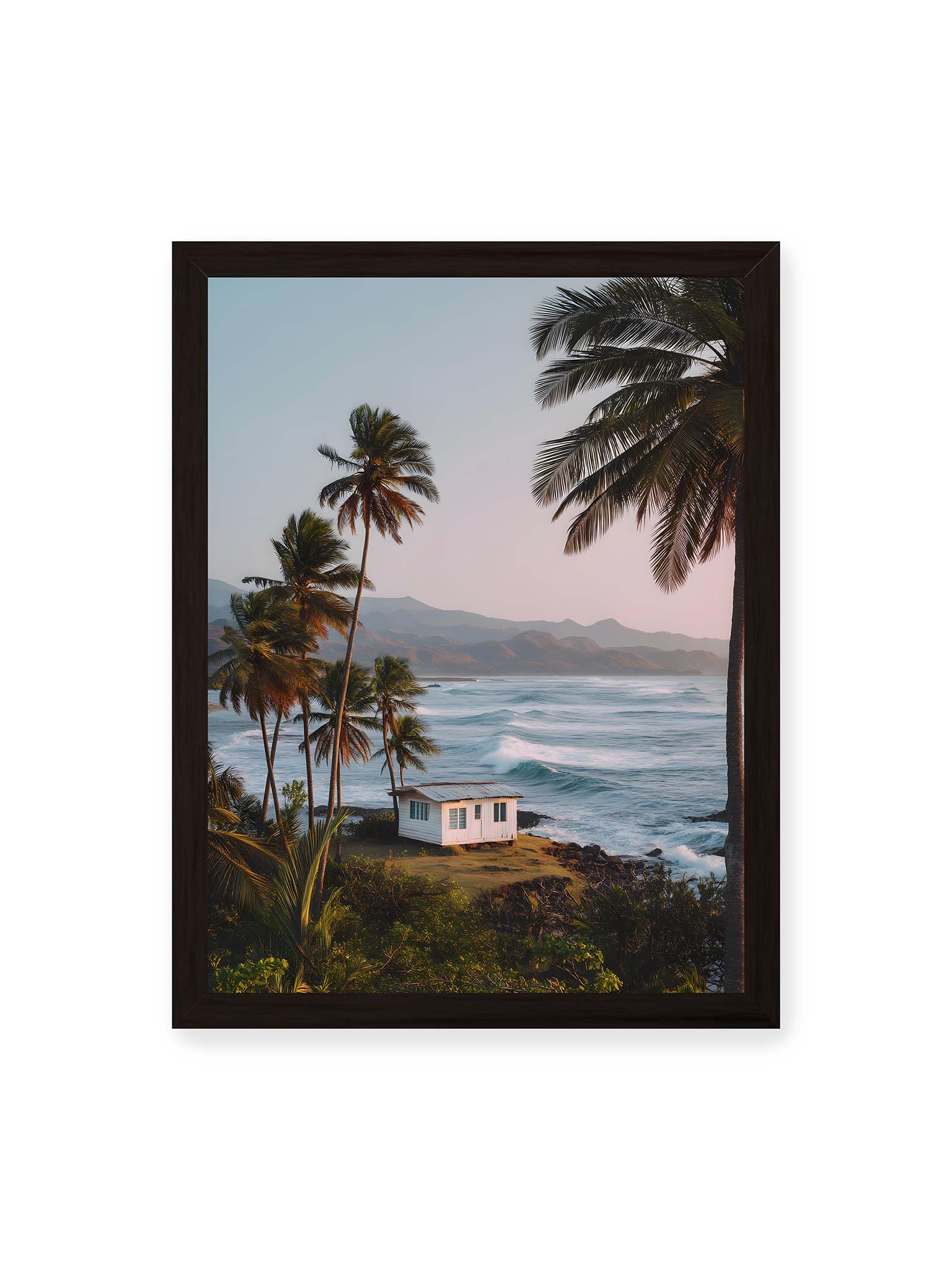 30x40 cm, schwarzer Rahmen – Kleine Hütte an der Küste mit Palmen und Wellen im warmen Licht vor bergiger Landschaft.