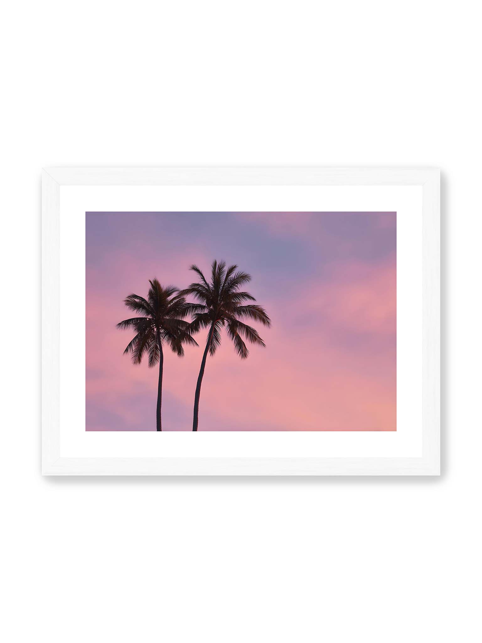 30x40 cm, weißer Galerie-Rand, weißer Rahmen – Zwei Palmen als dunkle Silhouetten vor einem rosafarbenen Himmel mit weichen Farbverläufen bei Sonnenuntergang.