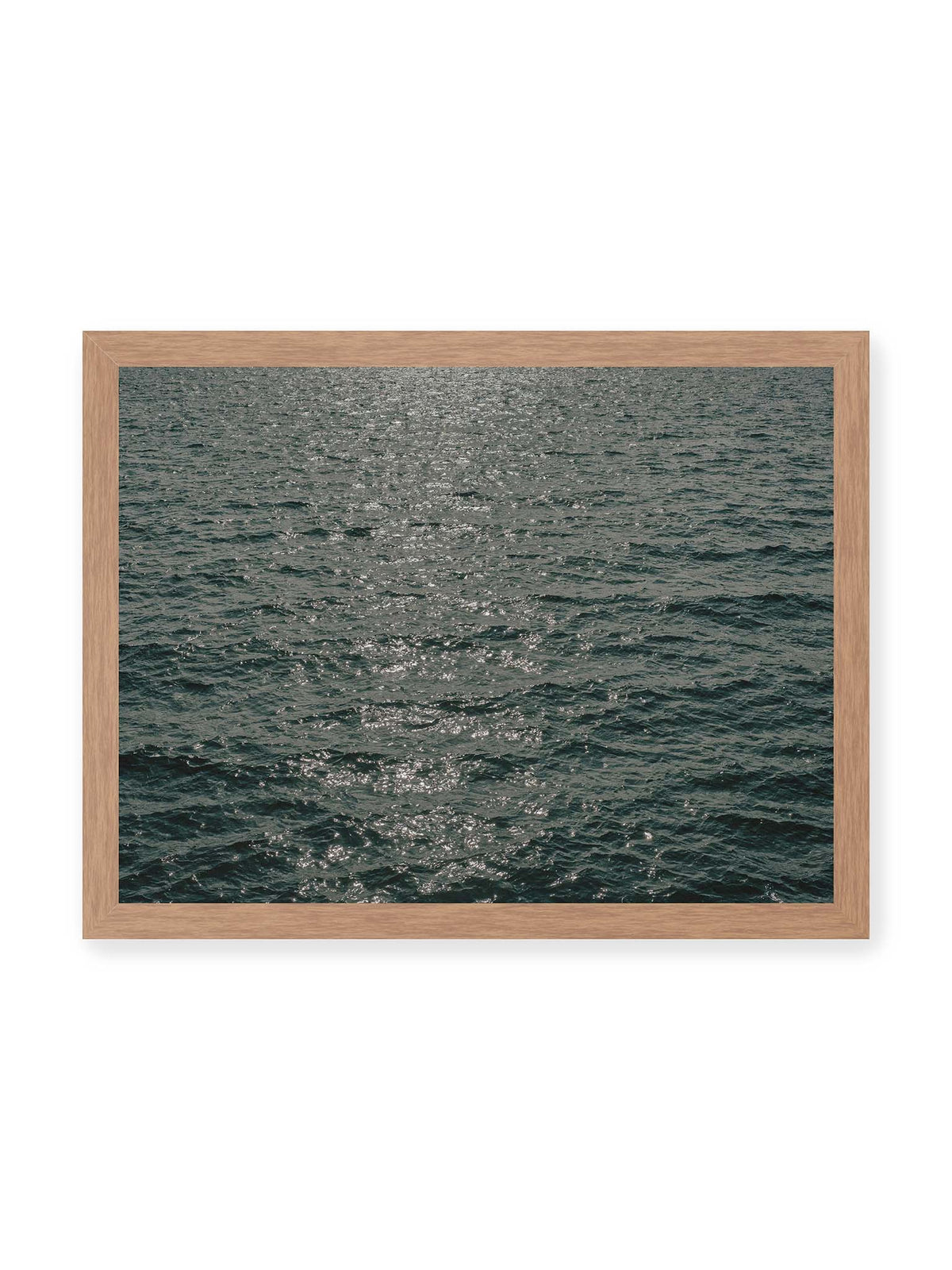 40x30 cm, Eichenrahmen – Dunkelblaue bewegte Wasserfläche mit kleinen Wellen und verstreuten silbrigen Lichtreflexen.